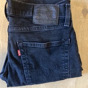 Levi’s skinny taper (32 x30)